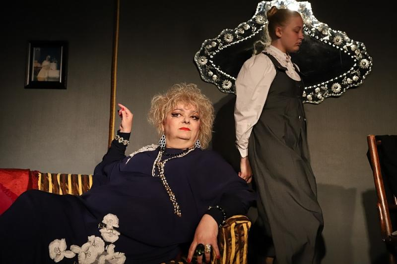 Spectacol de Dan Mirea, la Teatrul din Buzunar