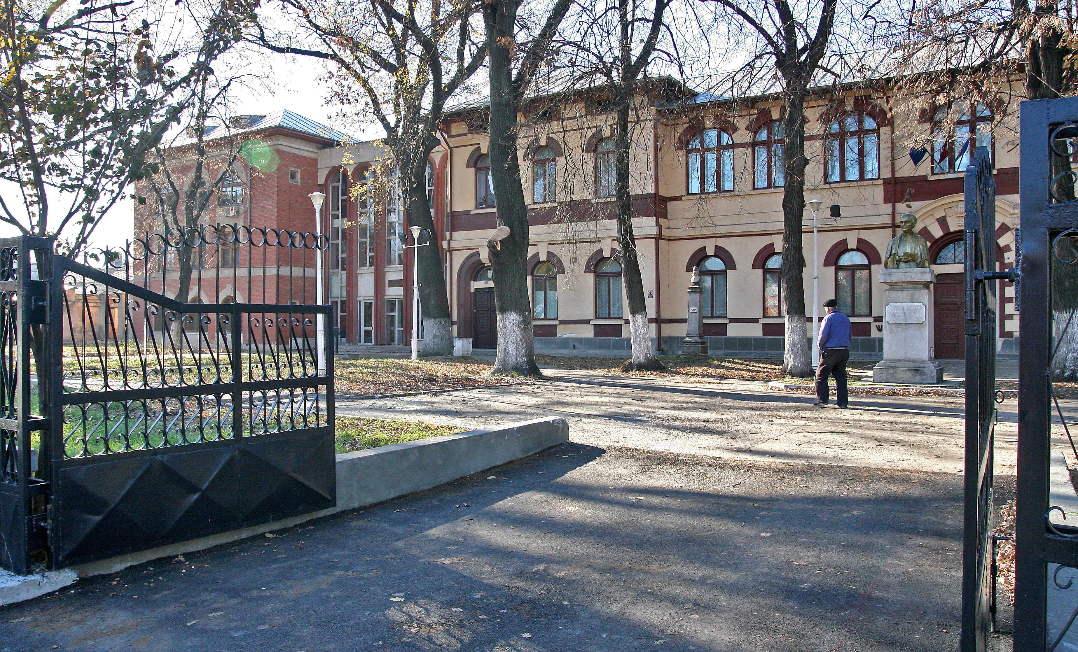 Investiţiile municipalităţii, oportunităţi pentru firmele locale. Metaltrade va reabilita corpul vechi al CNVA