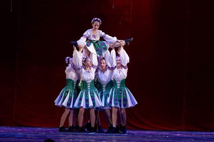 Aşteptându-l pe Moş cu dansuri, muzică şi poezie