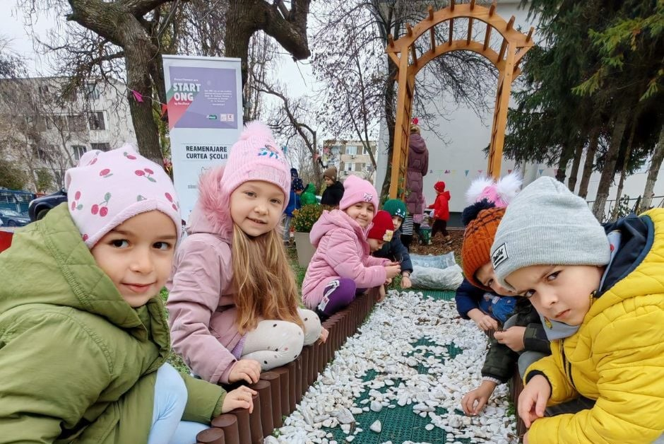 Curtea Grădiniței „Motanul Încălțat”, reinventată de copii, dascăli şi părinţi