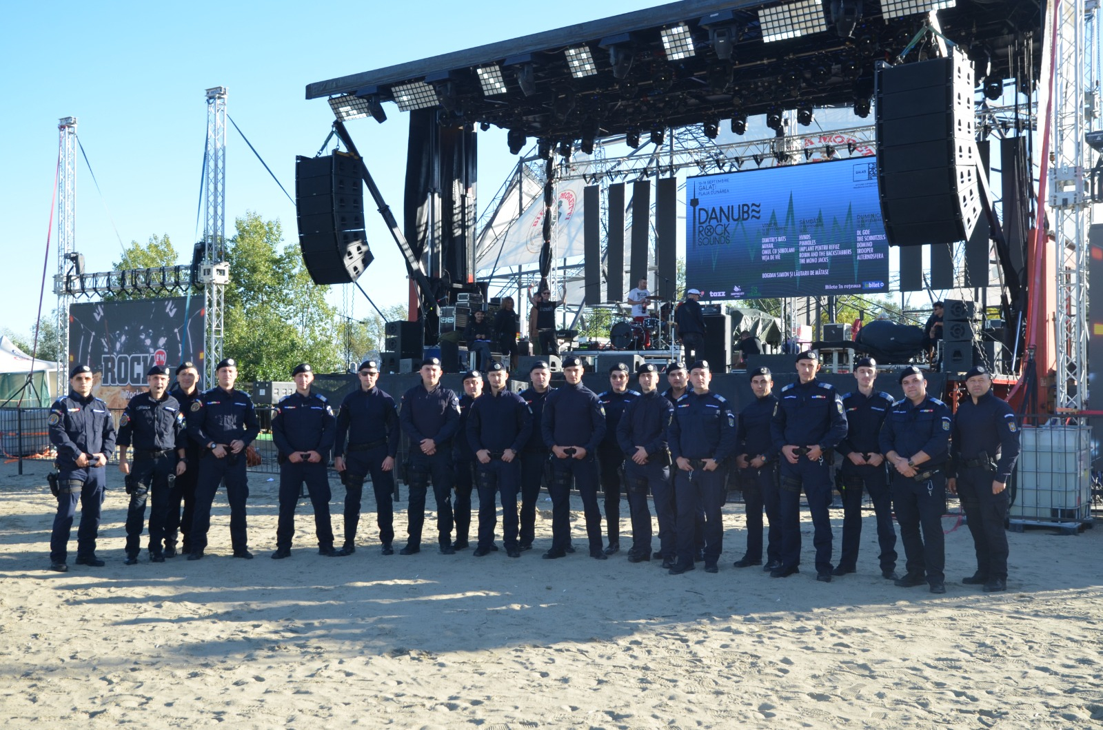 Peste 100 de jandarmi, polițiști și salvatori, la Plaja "Dunărea"