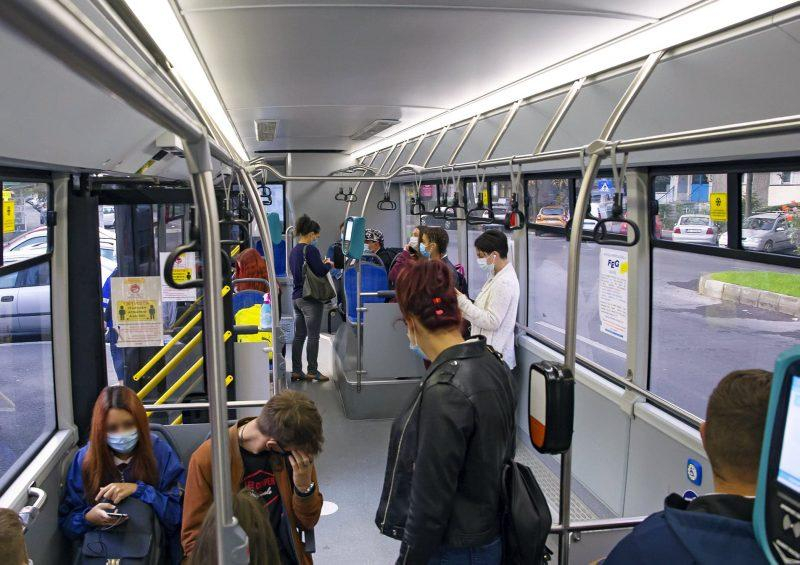 Trasee de transport dedicate elevilor