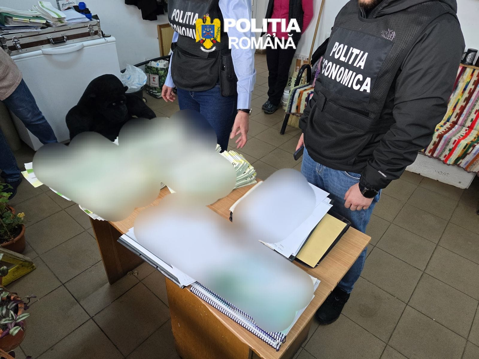 Un angajat de la Zoo a furat din mâncarea animalelor