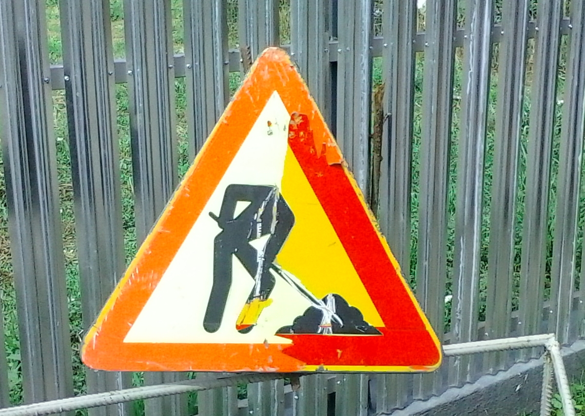 ATENŢIE, se lucrează... fără cap! Galaţiul are INDICATOARE de top