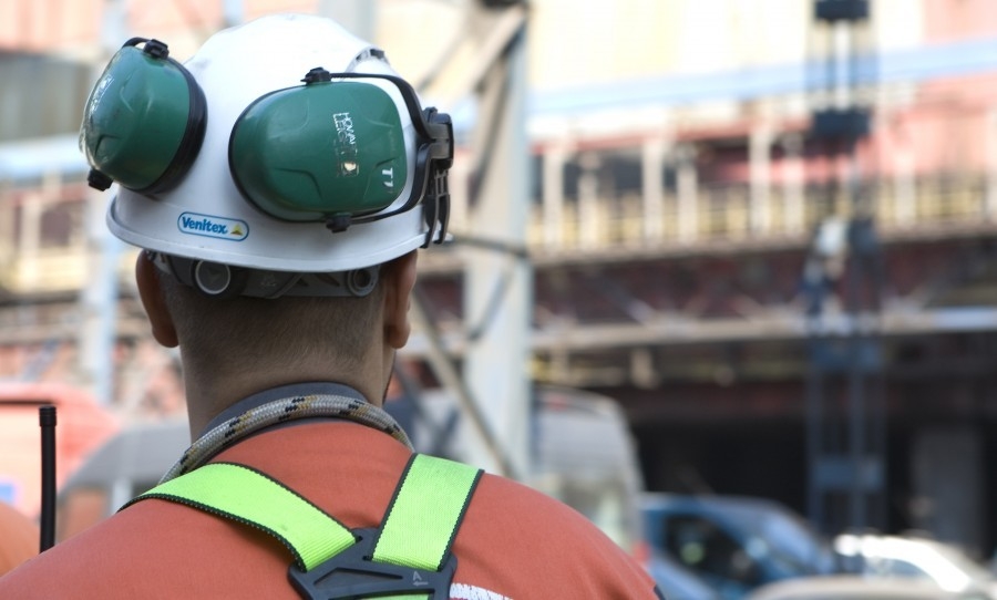 NEGOCIERE "cu ţârâita" a SALARIILOR siderurgiştilor de la COMBINATUL ArcelorMittal Galaţi