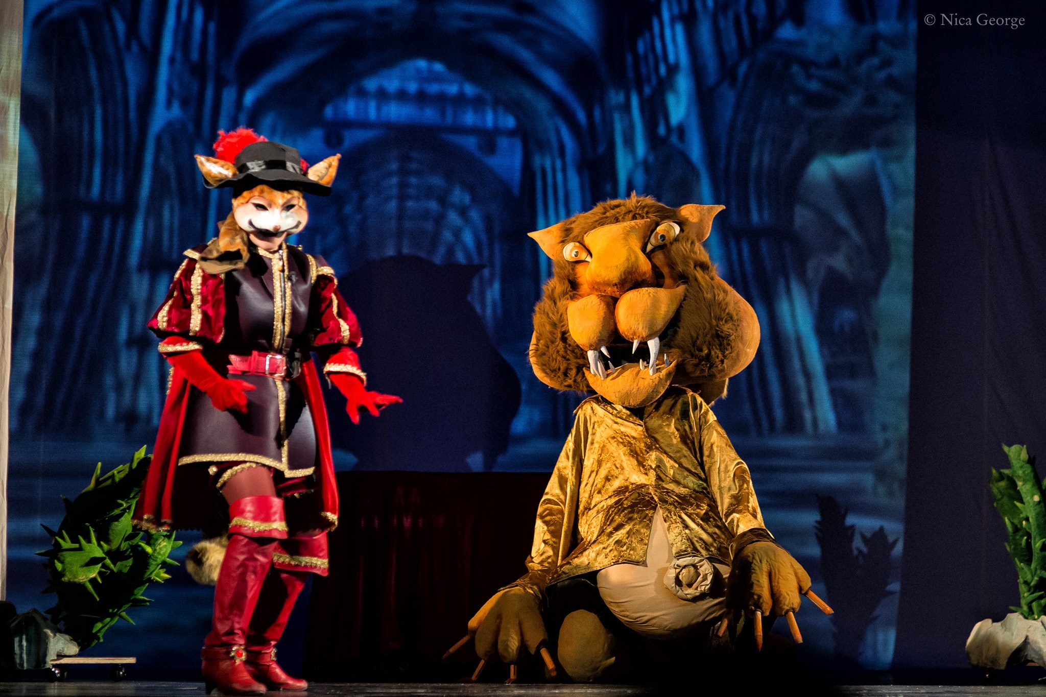 Întâlnire cu ”Motanul încălţat”, la TEATRUL DE PĂPUȘI