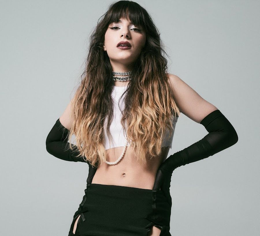 Alexandra Căpitănescu își lansează primul minialbum (VIDEO)