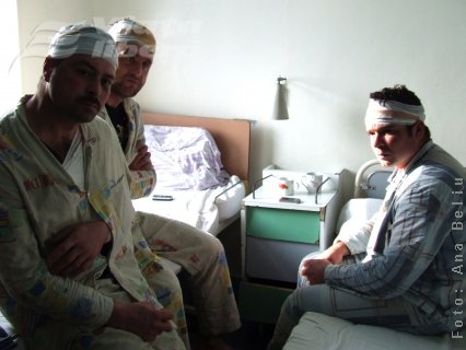 Trei amici cu ţestele sparte