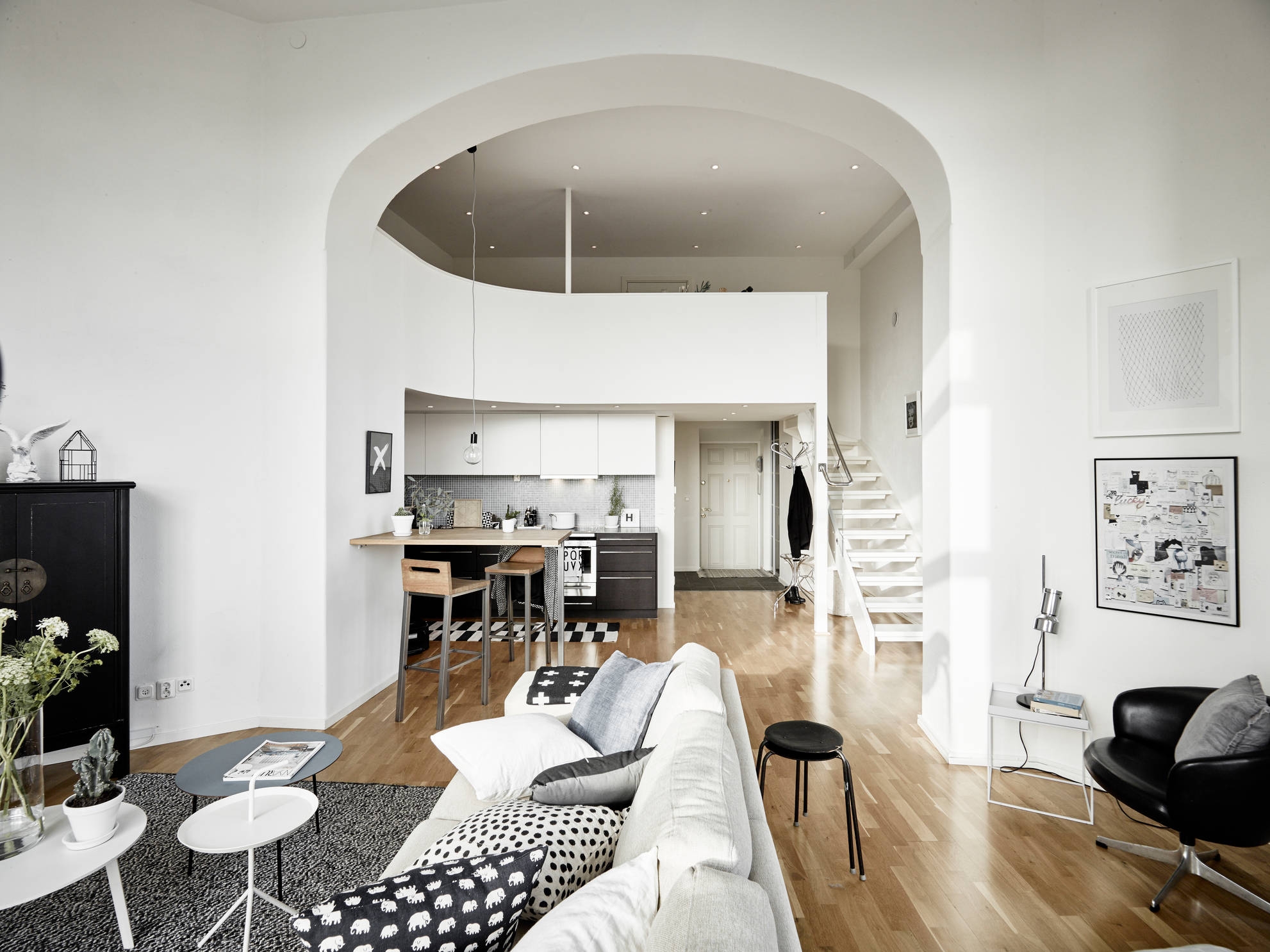 Nici nu ne mai uităm la LOCUINȚELE scumpe