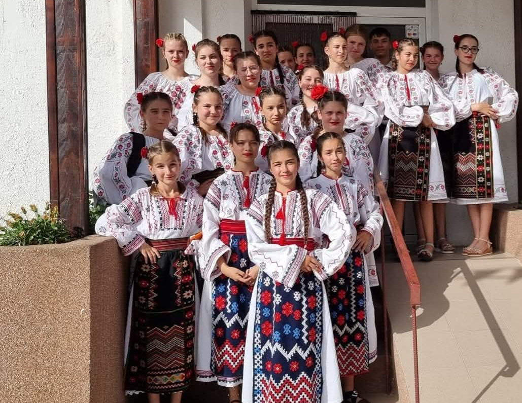 „Floare de Mesteacăn”, un ansamblu care și-a început drumul în forță