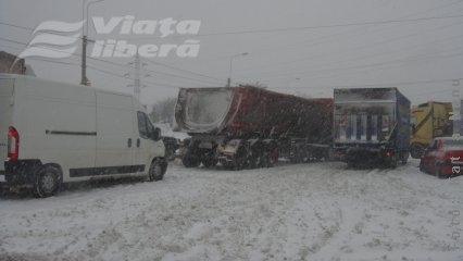 Tren pentru salvarea persoanelor blocate pe DN 2B 