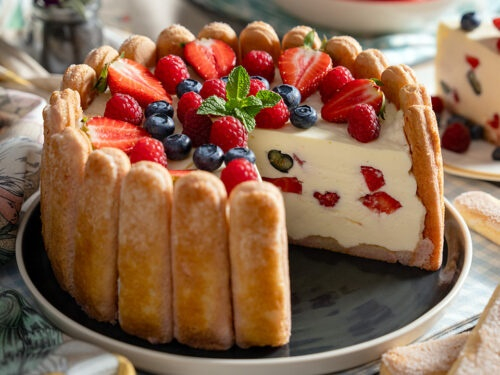 Tort Diplomat cu fructe de pădure