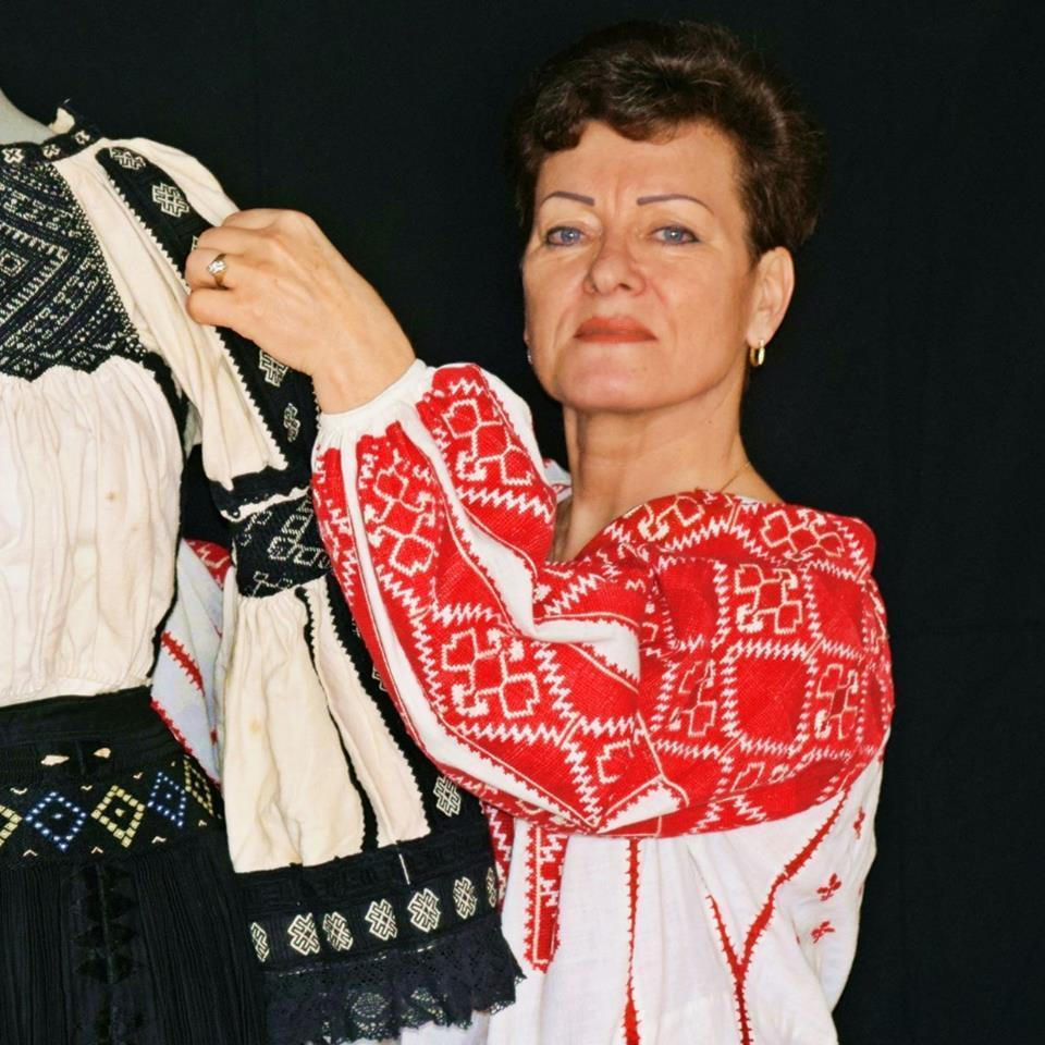 Regal de folclor şi meşteşuguri