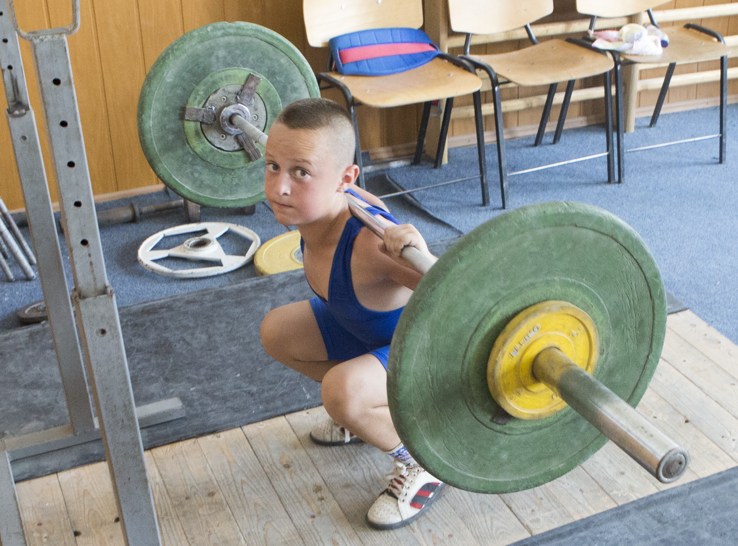 FOTO/ Viitorii campioni sunt căutaţi la sate,  urmaşii halterofilului Nicu Vlad cresc la Ijdileni