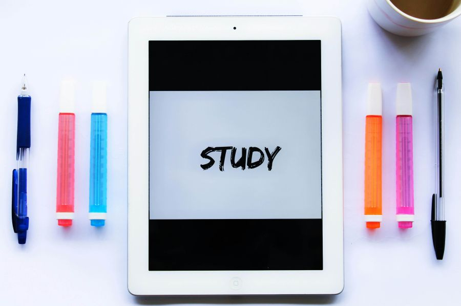 De ce tabletele cu sistem de operare iOS sunt preferate în mediul educațional?