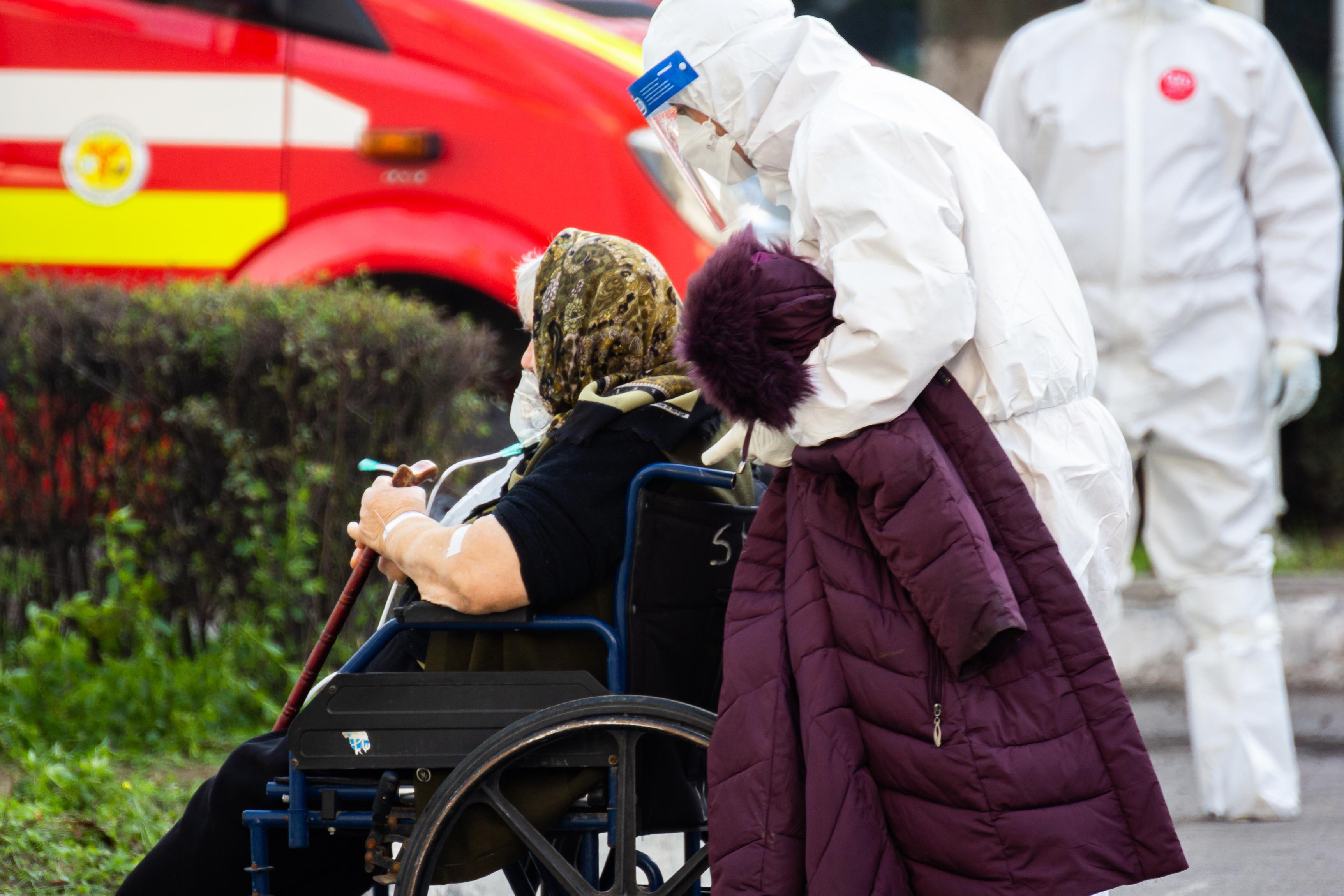 COVID-19 face ravagii în rândul bolnavilor în vârstă