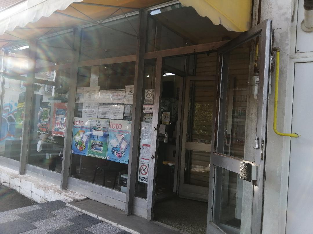 Poliția închide în forță săli de jocuri, Loteria Română funcționează. Unde-i lege e tocmeală?