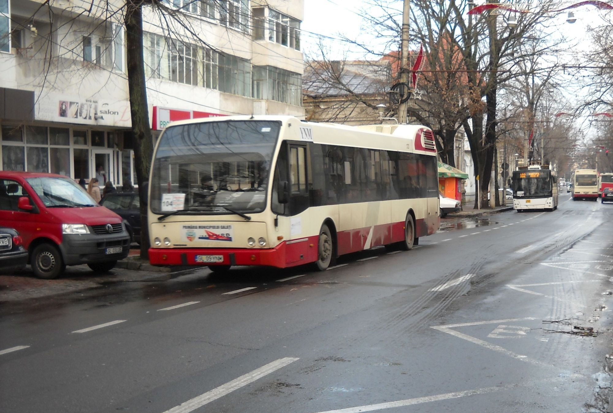 Bine că n-avem şi METROU! Când huliganii stăpânesc transportul în comun