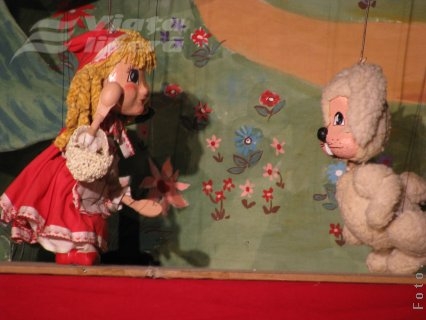 „Scufiţa roşie” a strâns bani pentru sinistraţi 