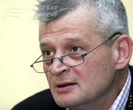 Foştii conservatori îl susţin pe Oprescu