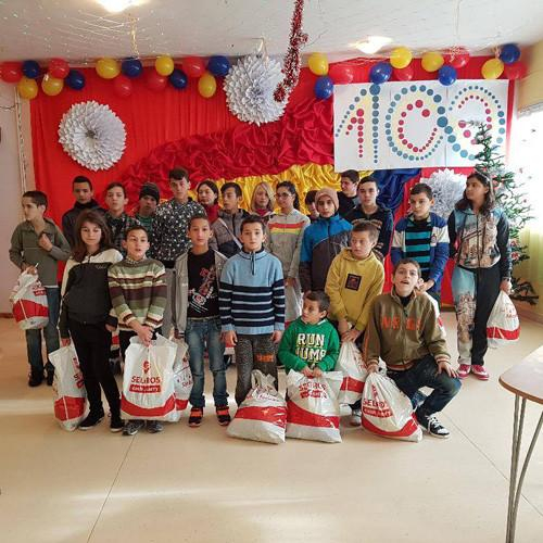 Daruri de la studenţi pentru copiii nevoiaşi