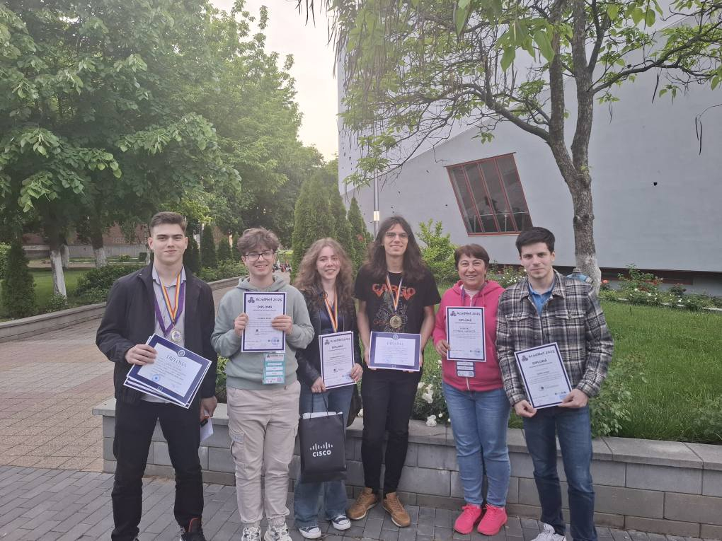 Aur și argint pentru elevii gălăţeni, la Olimpiada Națională de Informatică Aplicată