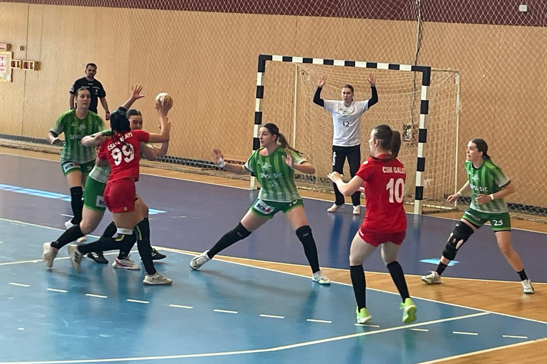 Handbalistele de la CSM Galaţi, victorie lejeră