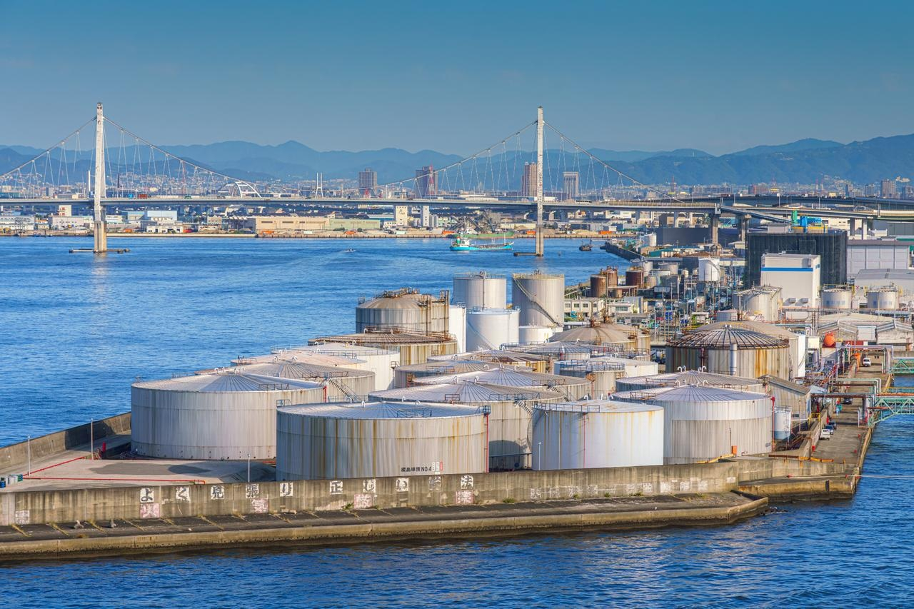 Japonia și Germania eliberează stocuri strategice de petrol