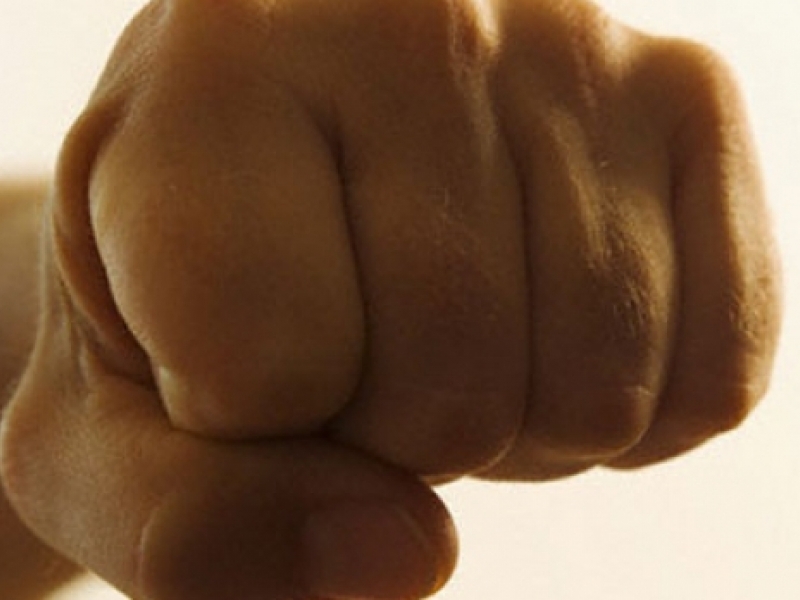 Vinul nou a pus pumnii la treabă în weekend! Şase bătăi au umplut Camera de Gardă