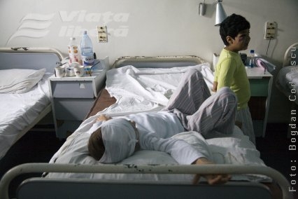 Patru copii - de la joacă, la spital    