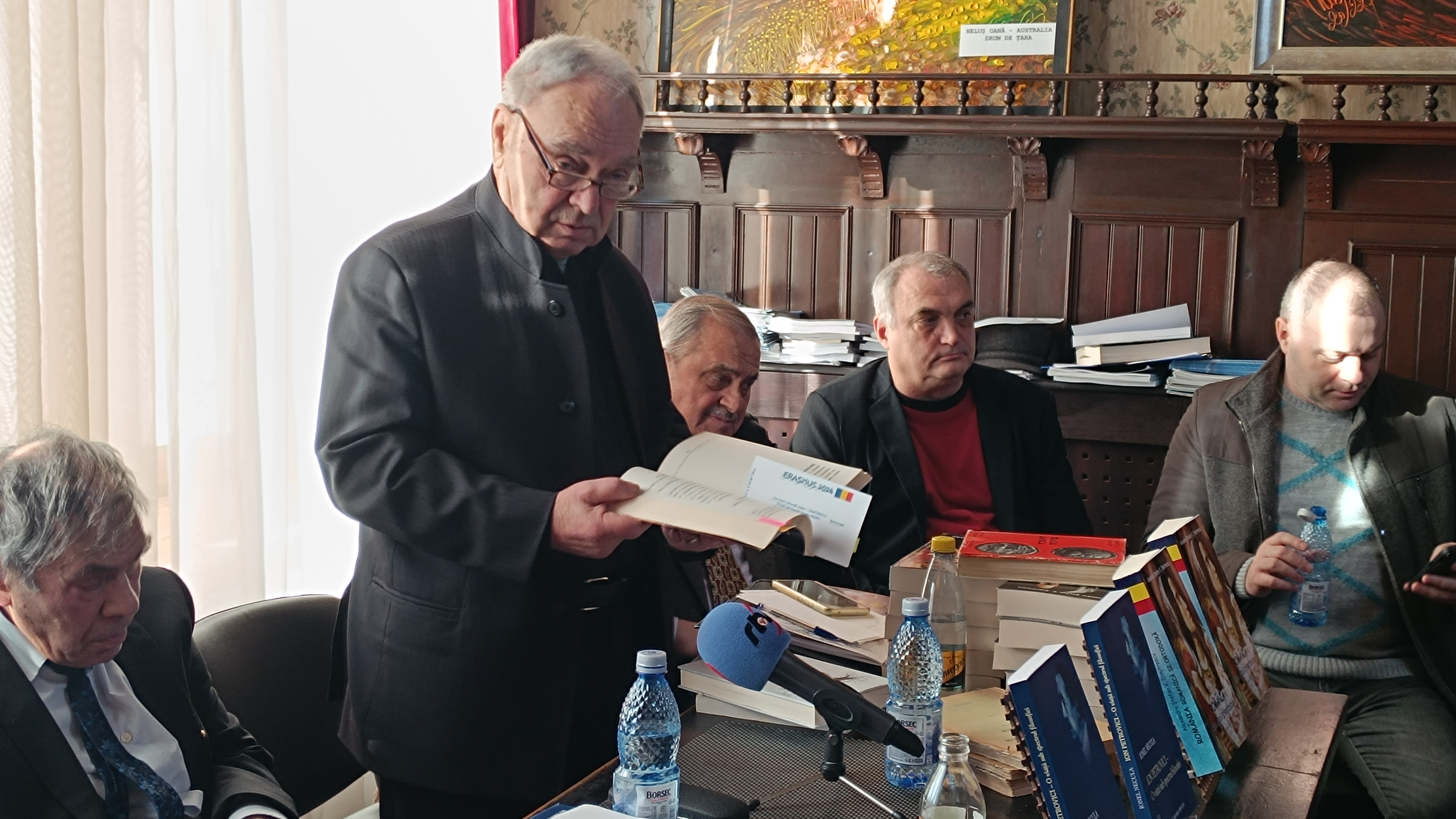 Colocviu de filosofie și istorie, cu public numeros, la Salonul Seniorilor