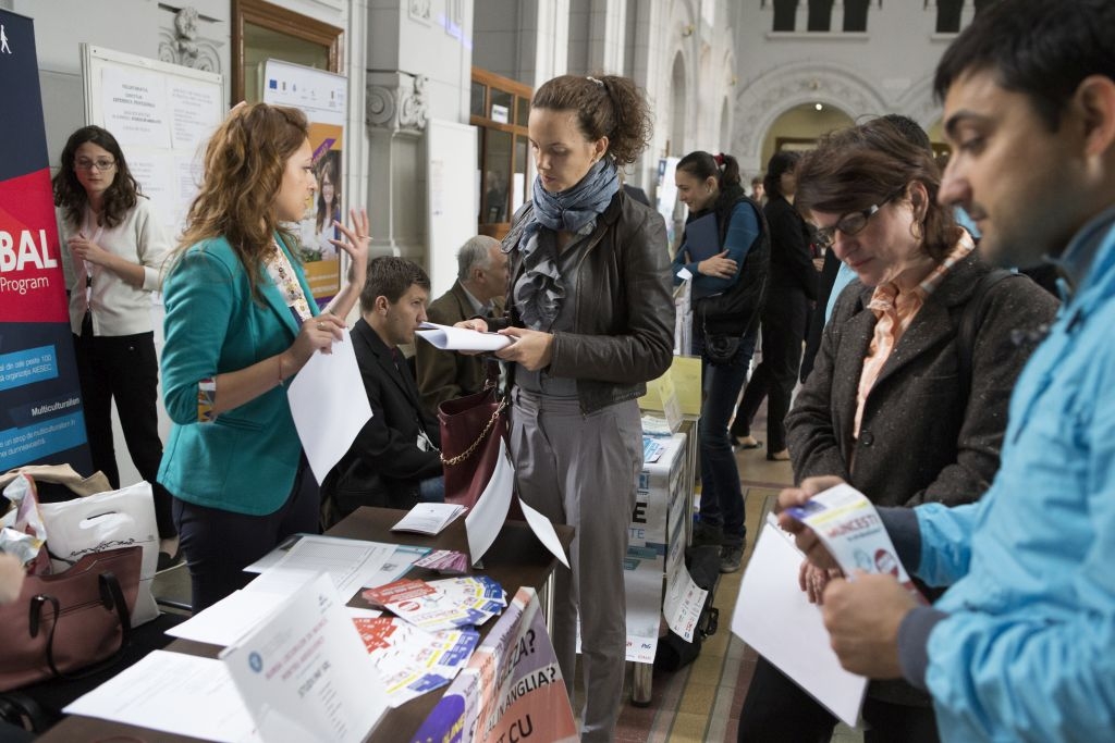 Înainte de BURSA LOCURILOR DE MUNCĂ: 159 de posturi libere, pentru 18.000 de şomeri