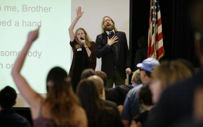 O congregaţie controversată: Biserica fără Dumnezeu atrage tot mai mulţi adepţi