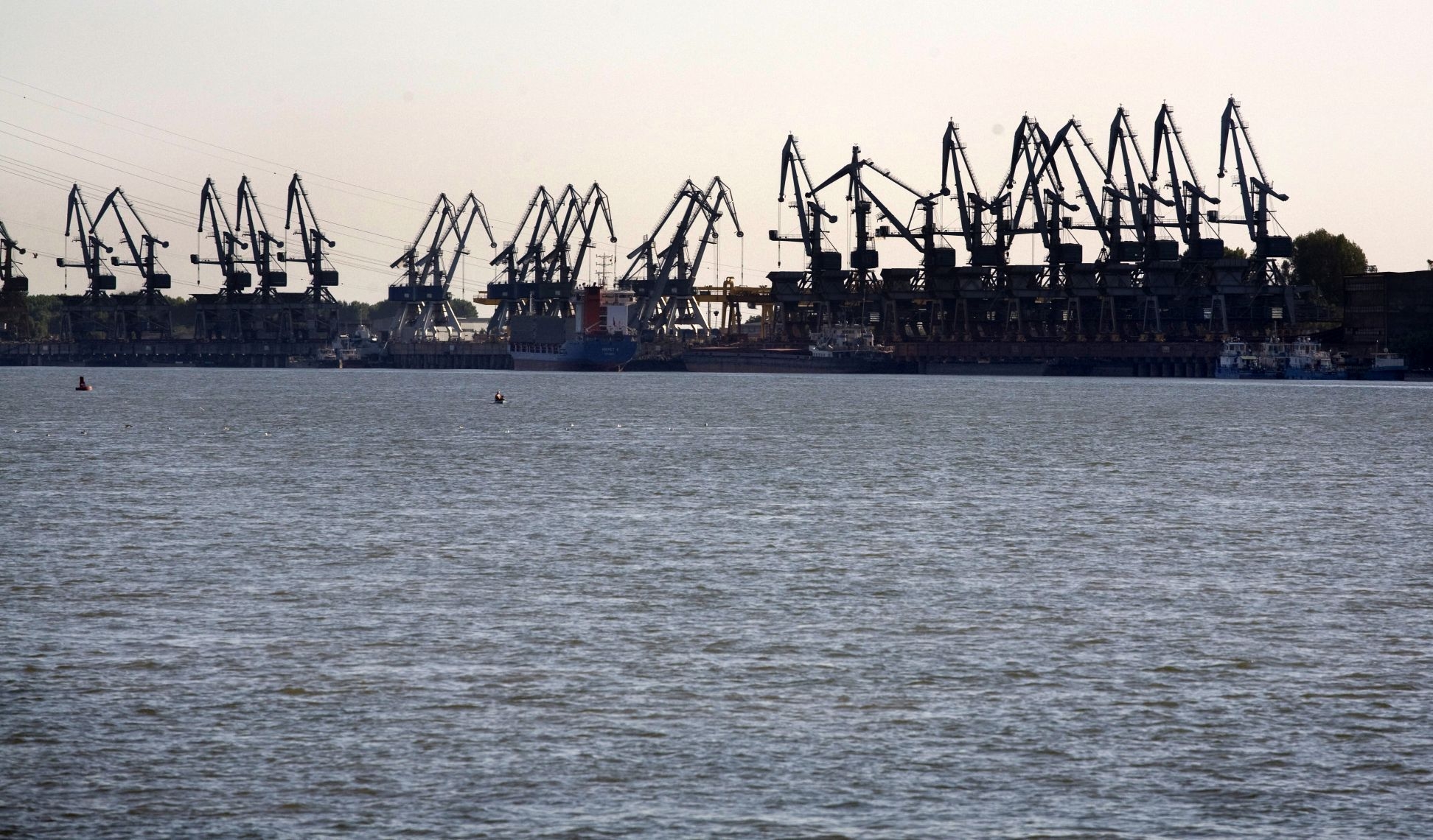 UPDATE/ Păcăleala ”Vieţii libere”, discutată la nivel înalt. PUNGA DE PETROL din DUNĂRE face valuri în SENAT (VIDEO)