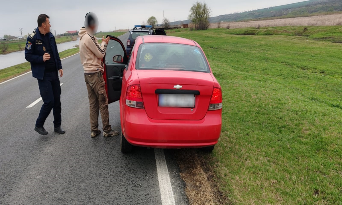 La volan, deşi nu avea permis de conducere
