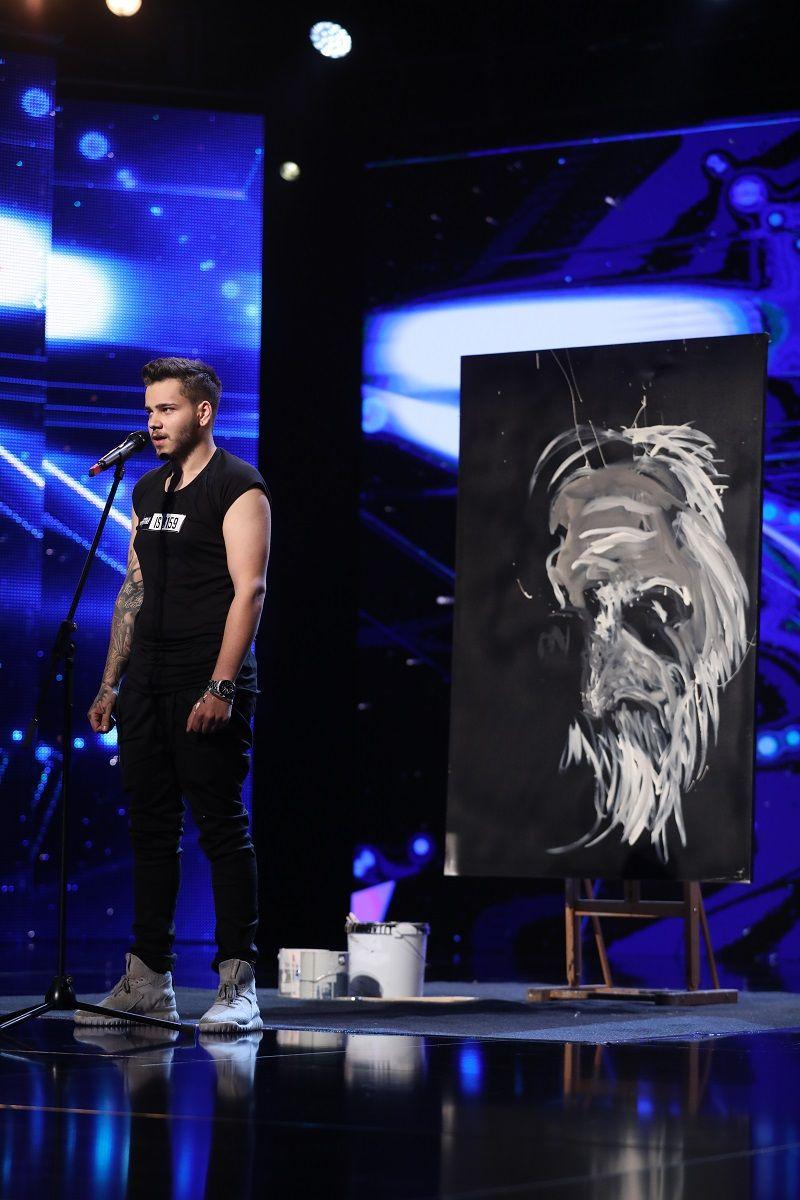 ”M-aş bucura să te agăţ pe peretele vieţii mele… ”