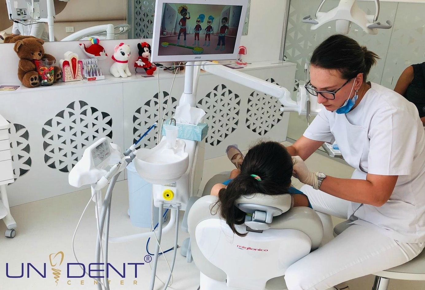 UNIDENT CENTER face prevenție prin sigilarea dinților la copii