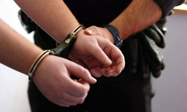Un şofer a fost imobilizat pentru că a condus haotic şi a fugit de poliţişti prin Smârdan