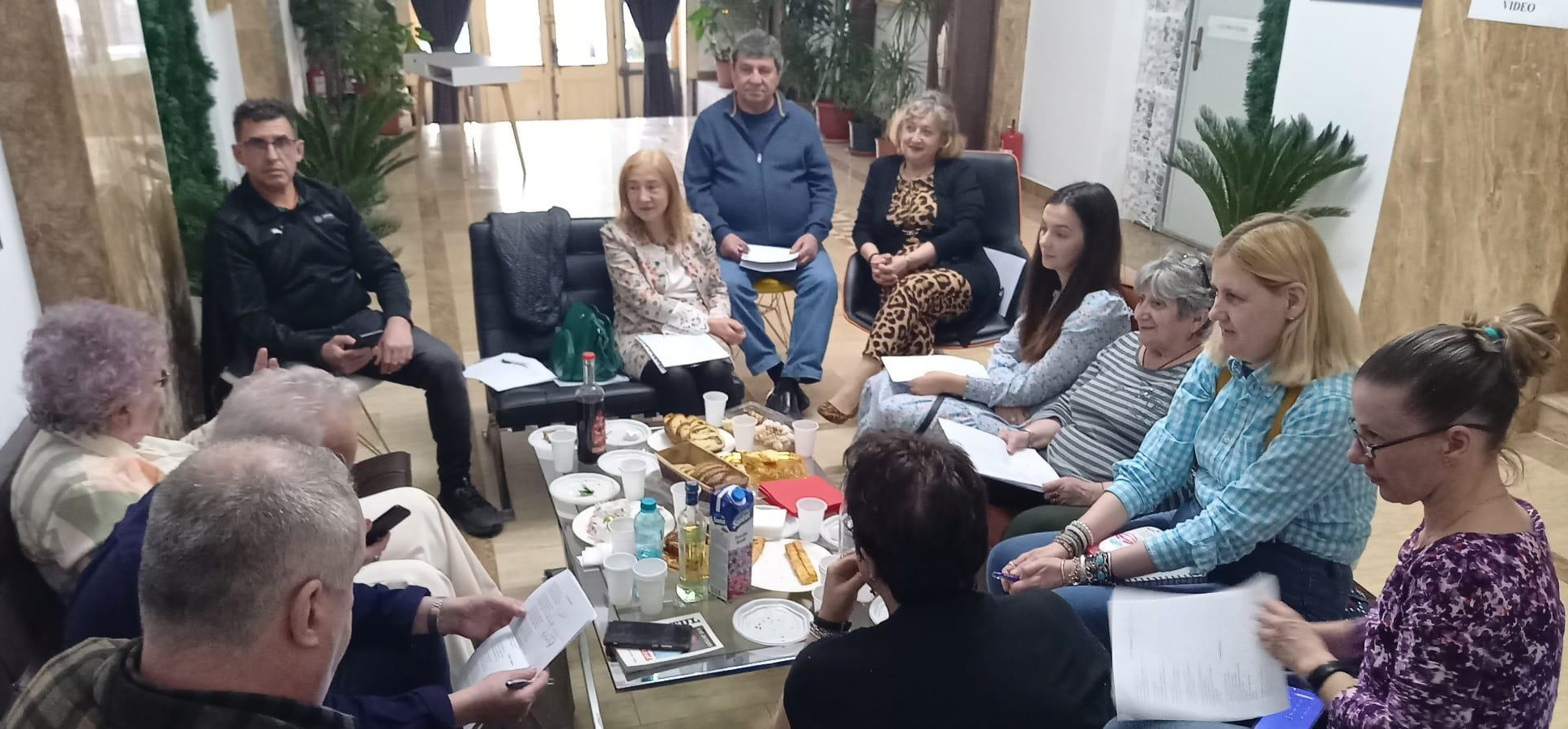 Naivitate cu parfum de metaforă, la Cenaclul „Noduri şi Semne”