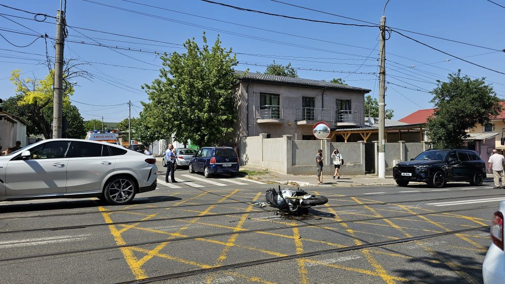 Motociclist lovit în plin de un BMW, pe Basarabiei