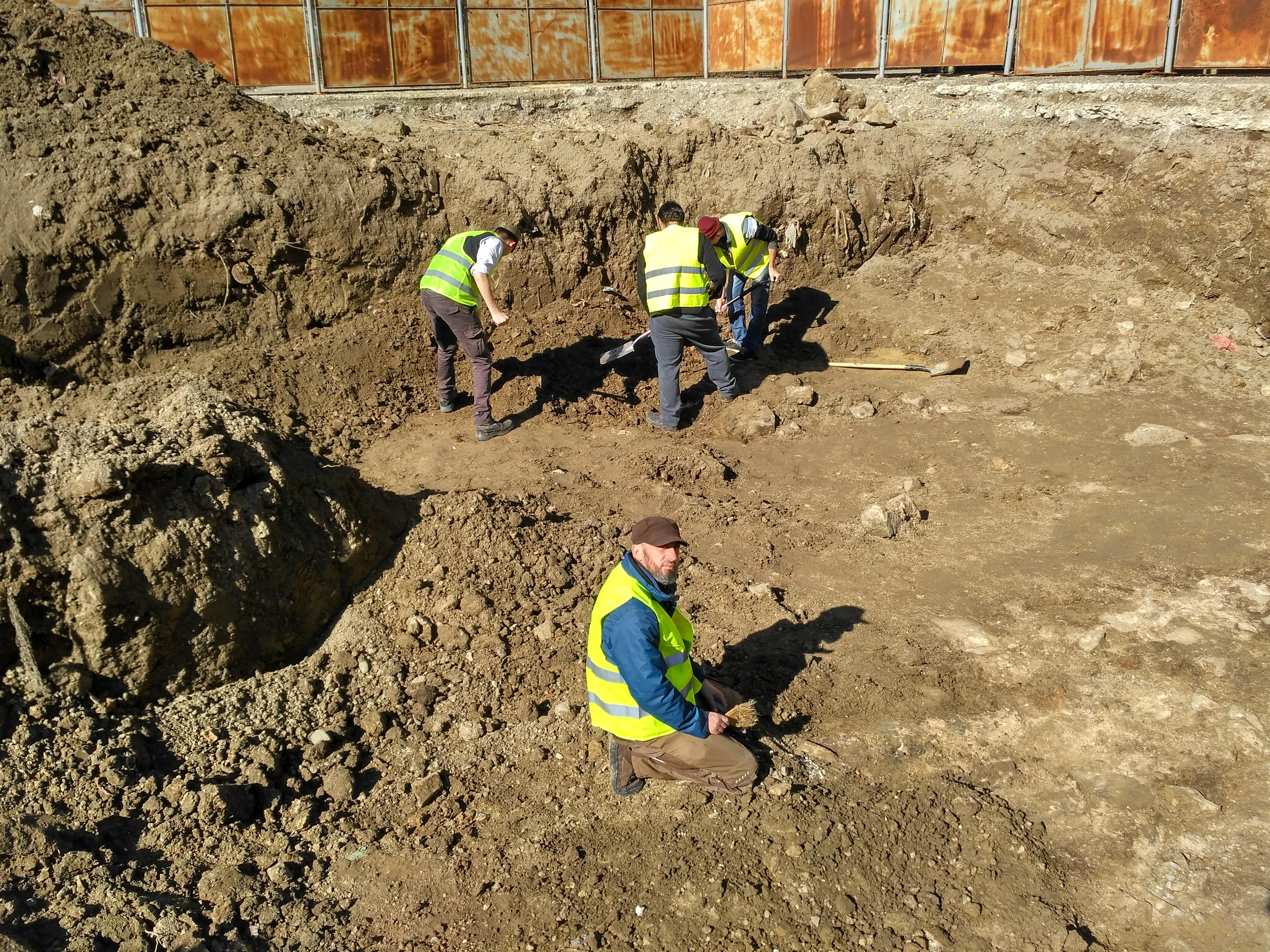 Primele DESCOPERIRI ale arheologilor la CAVOUL ROMAN. Cercetări preventive plătite de Primăria Galaţi