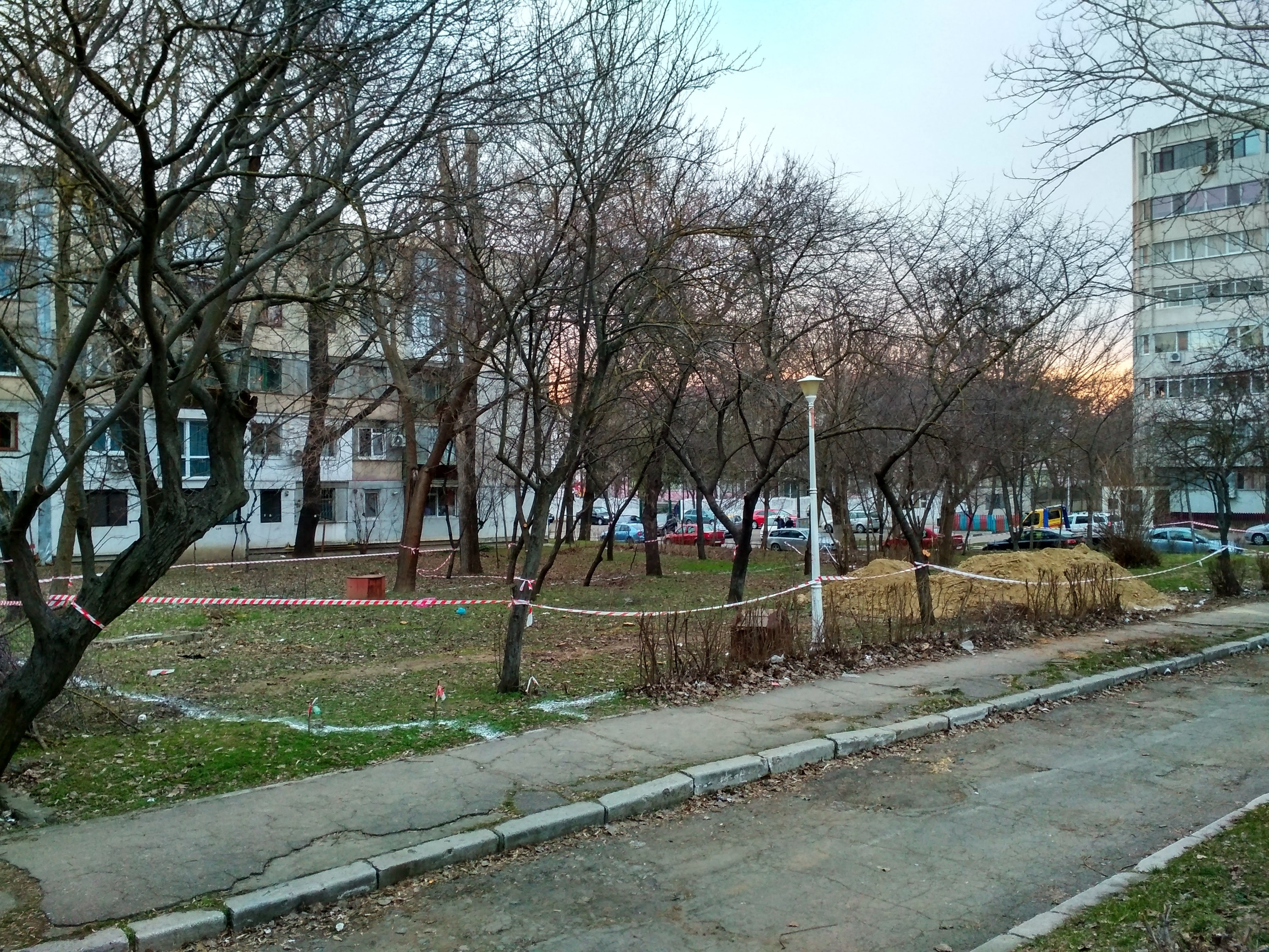 După patru ani de amânări, se face un loc de joacă nedorit (FOTO)