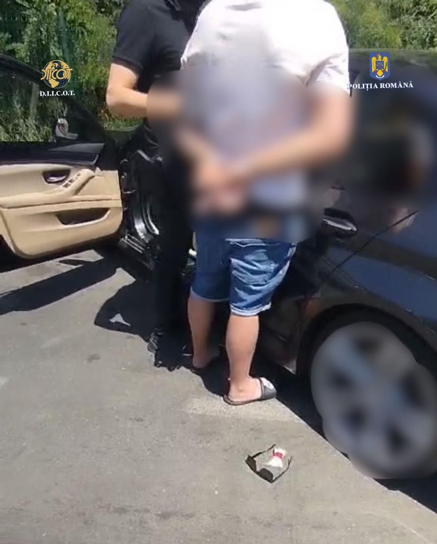 Traficant de migranți, prins când vindea droguri la Hanu Conachi