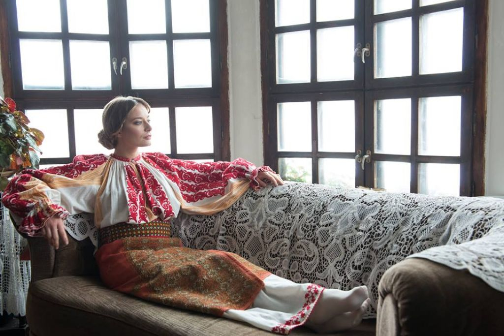 COMORI ROMÂNEȘTI, admirate în Europa. Bijuterii dacice la Lisabona şi Flori de ie la Londra