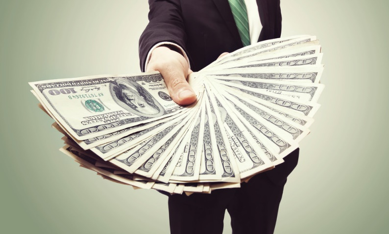 România se împrumută tot mai des și tot mai mult