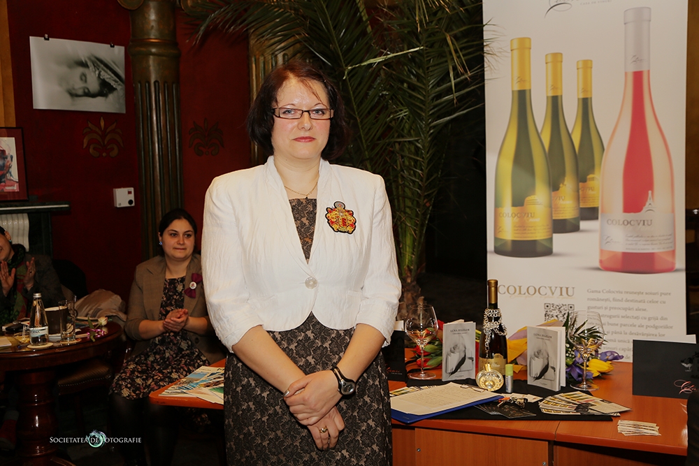 Vin, pasiune şi afacere/ Povestea singurei femei somelier din Galaţi