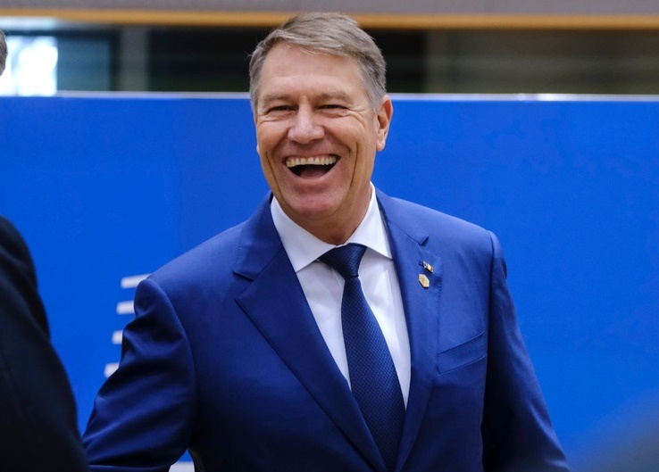 Piromania educată, klaustrofobia și spațiile mici de lemn din PNL