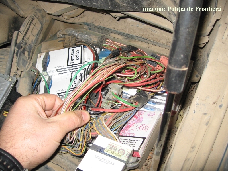 FOTO/ 900 de pachete de ŢIGĂRI CONFISCATE în doar două ore de POLIŢIŞTII DE FRONTIERĂ gălățeni
