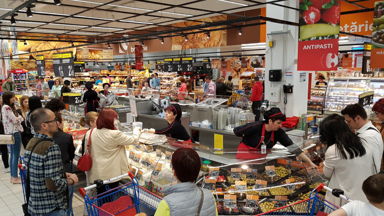 O treime din bugetul de Crăciun se duce pe mâncare și băutură