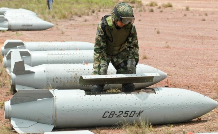 Rusia are un „stoc suficient” de bombe cu dispersie